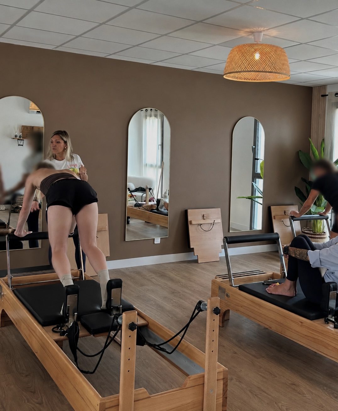 Séance de Pilates Reformer au Studio Ma Pause Yogi, à Saint-Andiol, avec Julie